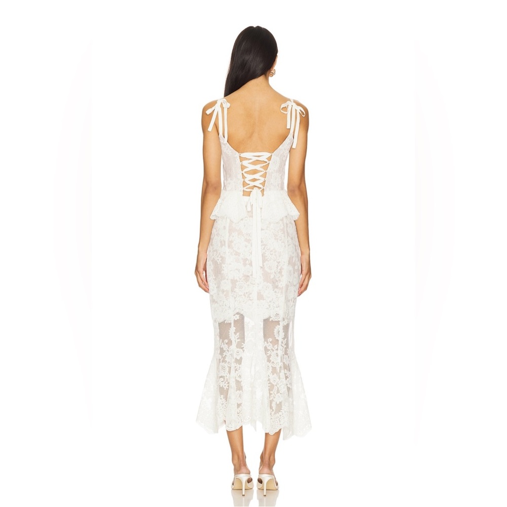 V. Chapman Vinetta Set in White Chantilly Lace - Size 4 - Picture 10 of 13